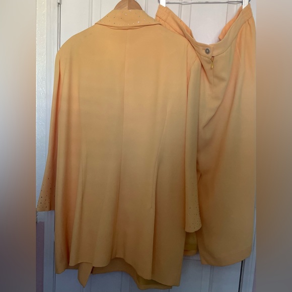 Lily & Taylor Blazer Suit size 30W - Picture 3 of 16